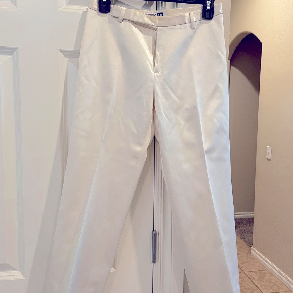Cream satin Gap cropped slacks